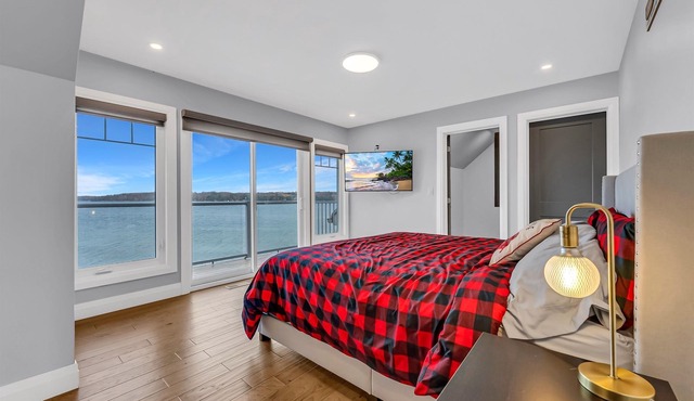 Luxury Modern Cottage Best Sunrises with Hot Tub