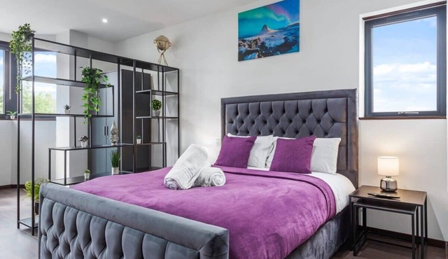 Luxury Modern Flat near Central London