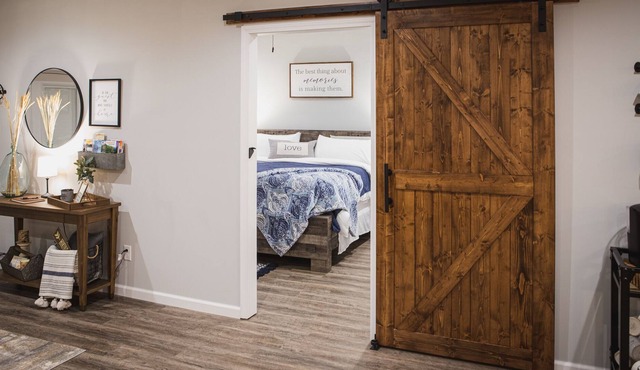 Luxury Modern Farmhouse Private Hiking & Creek area close to Asheville