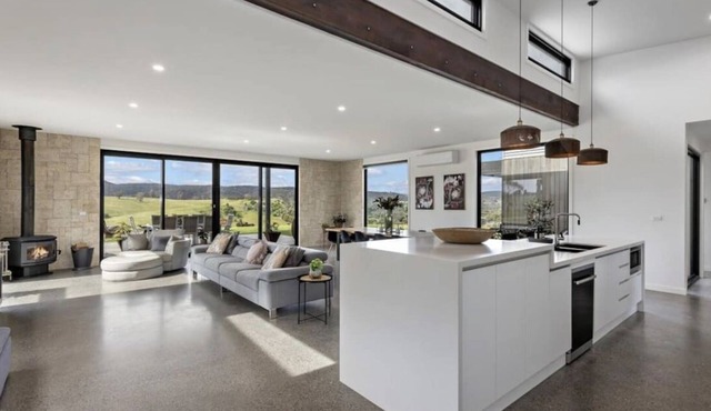 Luxury Modern Farm stay with Country Living