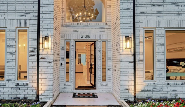 Luxury Modern Farmhouse + Game Room + Chef Kitchen