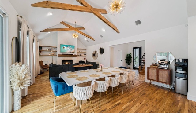 Luxury Modern Getaway South Tulsa, Full Gym, Arcade, Surround Sound, Fire Pit,