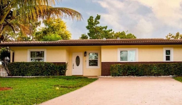 Luxury Modern Home - Coral Springs, Florida