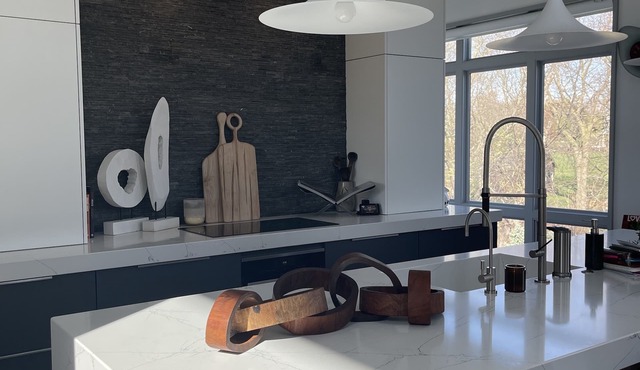 LUXURY MODERN HOME LOADED WITH ALL THE EXTRAS