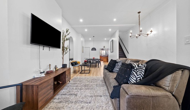 Luxury Modern home☆Near Downtown☆CityEscape ☆Rooftop☆kingbed☆Balcony+FreeParking