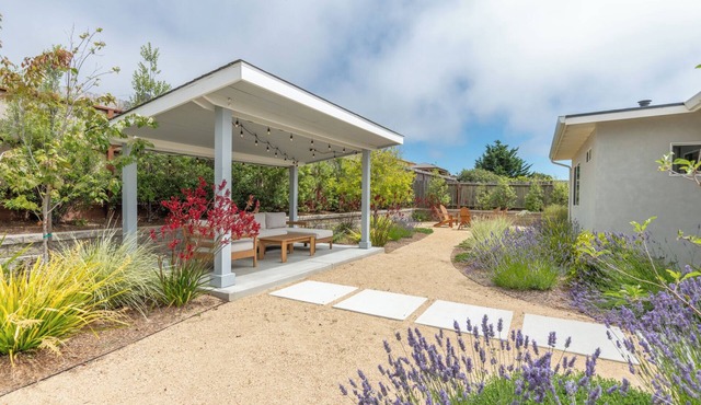 Luxury modern home with backyard and golf simulator!