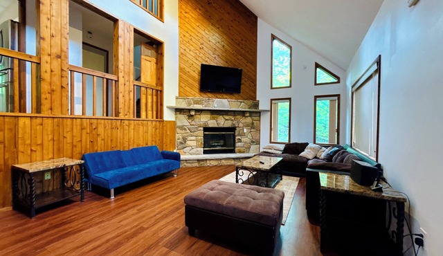 Luxury Modern House in the Poconos! POOLS, SONOS, Thanksgiving Available
