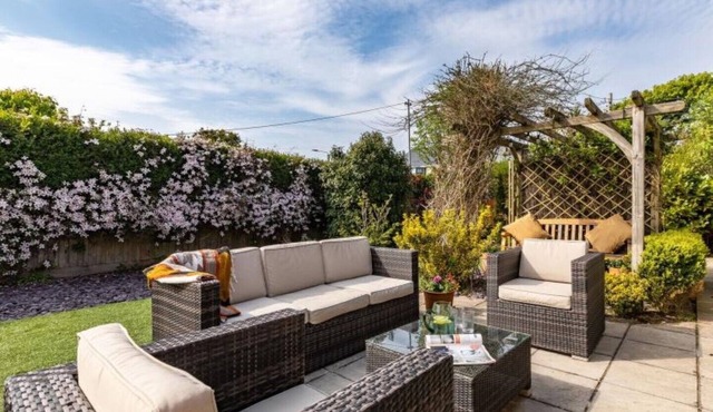 Luxury modern house on the edge of the Village, close to Beach and Golf-course.