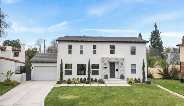 Luxury Modern House with Pool and Fountains