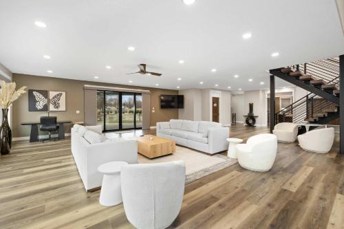Luxury Modern Lodge Near Fort Wayne with River Views