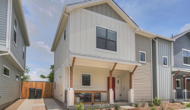 Luxury & Modern Monthly Rental near Downtown