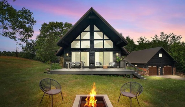 Luxury Modern Mountain Retreat near Asheville with Hot tub