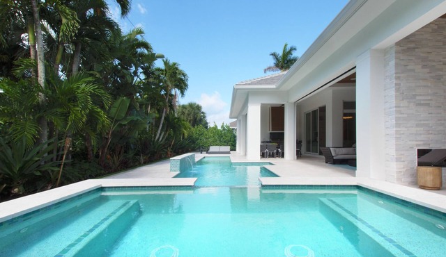 Luxury Modern Newly Built House in Naples