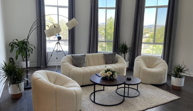 Luxury Modern Penthouse 5 min from Magic Mountain in resort style gated complex