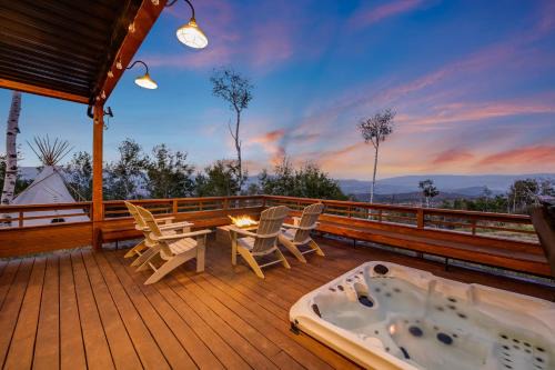Luxury Modern Retreat 40 Acres and Mountain Views