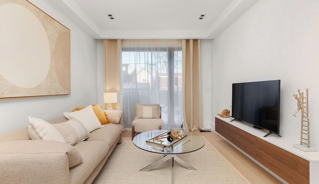 Luxury Modern Stay in Downtown Toronto! Brand New Executive House