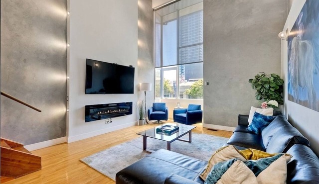 Luxury Modern Townhome-Private Garage-Steps to Petco Park-Top-rated stay