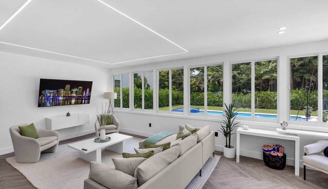 Luxury Modern Villa in heart of Brickell with Heated Pool & HotTub