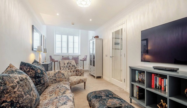 Luxury Moffat Apartment