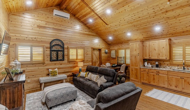 Luxury Mordicai Cabin at Historical Farm