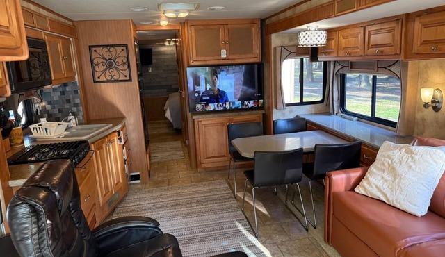 Luxury Motorhome in South Crestview with WiFi, AC