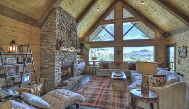 Luxury Mountain Cabin with Stunning Panoramic Views