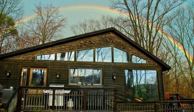 Luxury Mountain Cabin Rental on Rockfish Gap River near Charlottesville, Virginia