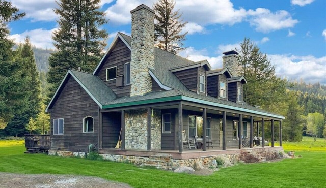 Luxury Mountain Cabin Retreat on 27 Private Forested Acres