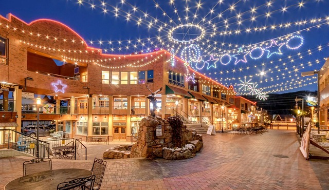 Luxury Mountain Chalet 200 /Hot Tub & Great Views /Best Price - $500 FREE Activities Daily