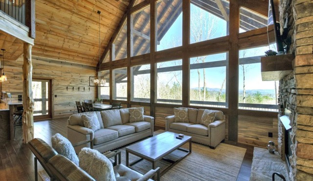Luxury Mountain Escape on Aska ~ NEW Hot Tub, Game Room & Spectacular Views!