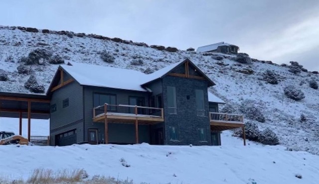 Luxury Mountain Escape with Hot Tub & Steam Room