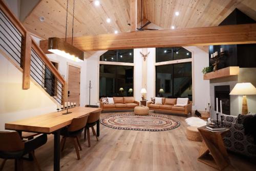 Luxury Mountain Family Retreat with Sauna near Zion & Bryce