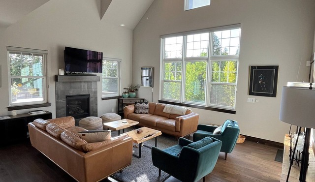 Luxury Mountain Home I Hot Tub I Trail Access I Quiet I Minutes to Winter Park
