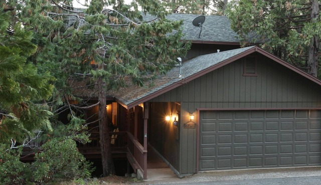 Luxury Mountain Home Nestled in the Pines with Central Air Conditioning