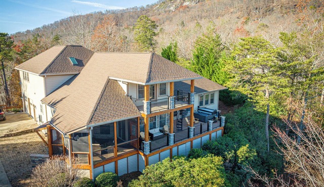 Luxury Mountain Home, Hot Tub, Rumbling Bald Amenities