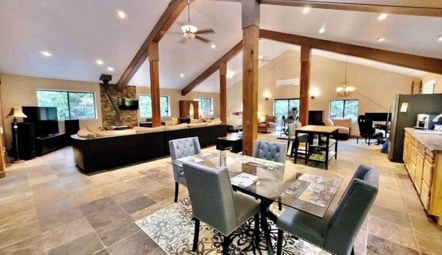 Luxury Mountain Loft- 1700 sqft only 4mi downtown Grass Valley and Nevada City
