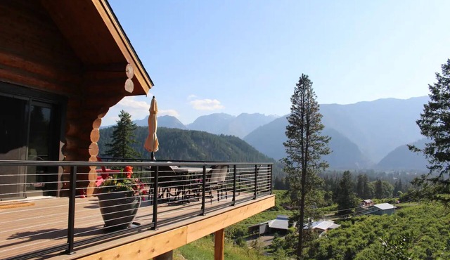 Luxury Mountain Lodge. Unrivaled Views. Chef’s Kitchen. Family Play Spaces.