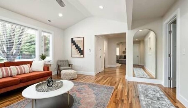 Luxury mountain oasis, hot tub & 15 mins to DT AVL, bring furry friends!