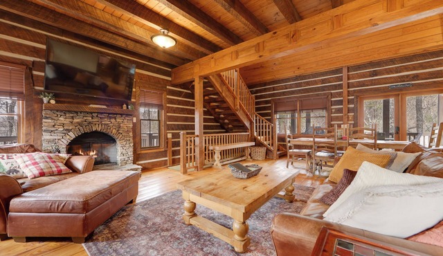 Luxury Mountain Retreat w/Hot Tub in Franklin!
