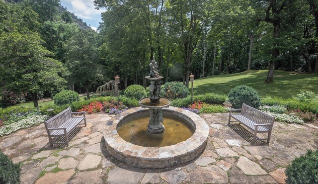 Luxury Mountain Retreat- Main House w/2 Guest Houses in Highlands, NC!