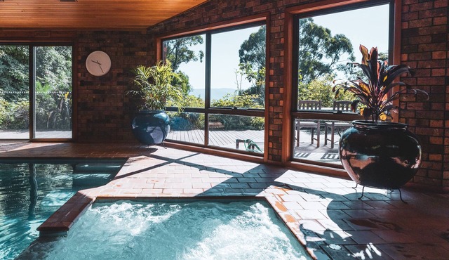 Luxury mountain retreat - pool, spa, sauna