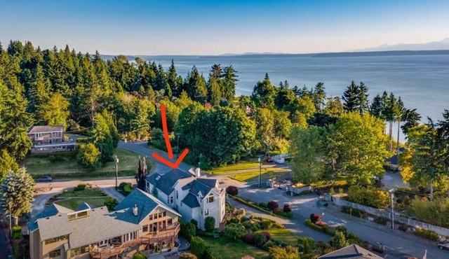 Luxury Mountain top castle house w/ocean view