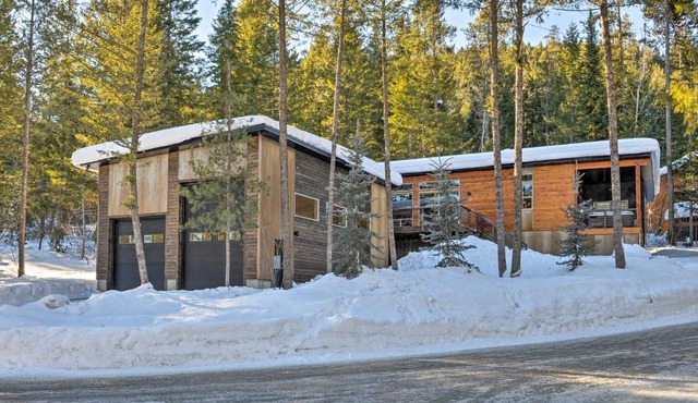 Luxury Mountainside Chalet with Stunning Views