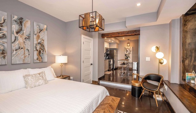 Luxury Mt. Adams Retreat Apt 1