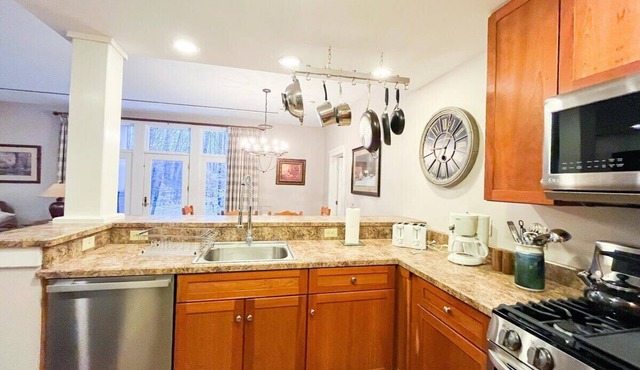 Luxury Mtn. Condo w/2 King Beds 4 Miles to Okemo