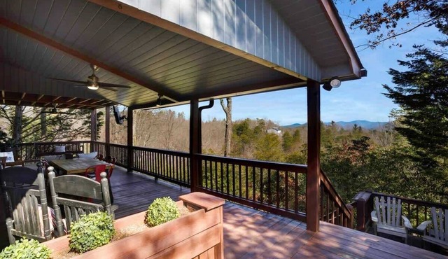 Luxury Mtn Family Retreat with Hot Tub, Games