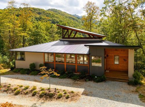 Luxury Mtn Home, Grandfather Mtn Views, Hot tub, Sauna