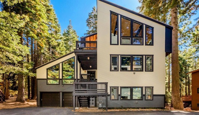 Luxury Mtn Home - Hot Tub, Pool Table, Pool, Gym