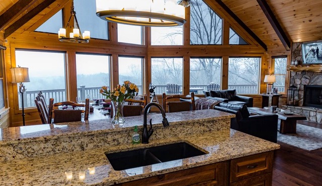 Luxury MTN House *Breathtaking Views* Hot Tub* 2 Outdoor Fireplaces *Fire Pit
