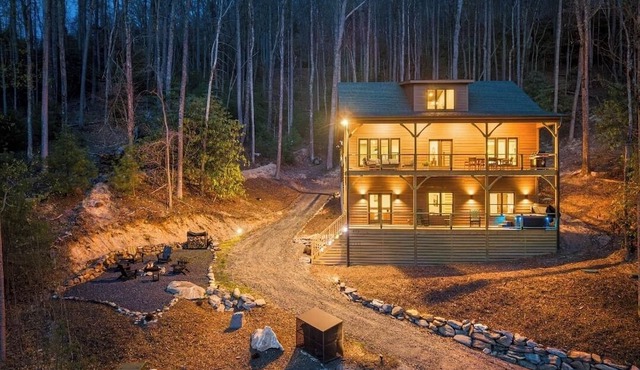Luxury MTN Retreat | Fire Pit | Hot Tub | Game Rm
